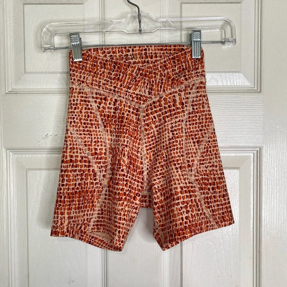 L*SPACE Set Do The Twist Sports Bra Carter Bike Short Wild Bunch Size XS Orange - Picture 10 of 16